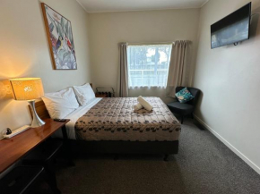Airport Westney Lodge